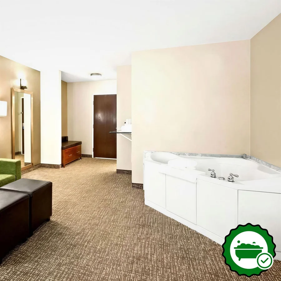 Comfort Suites - Verified Jacuzzi In-Room