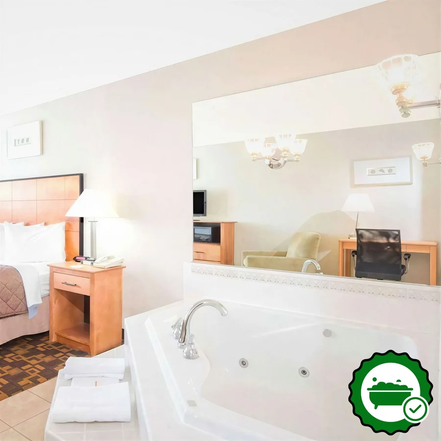 Days Inn by Wyndham Gettysburg - Verified Jacuzzi In-Room
