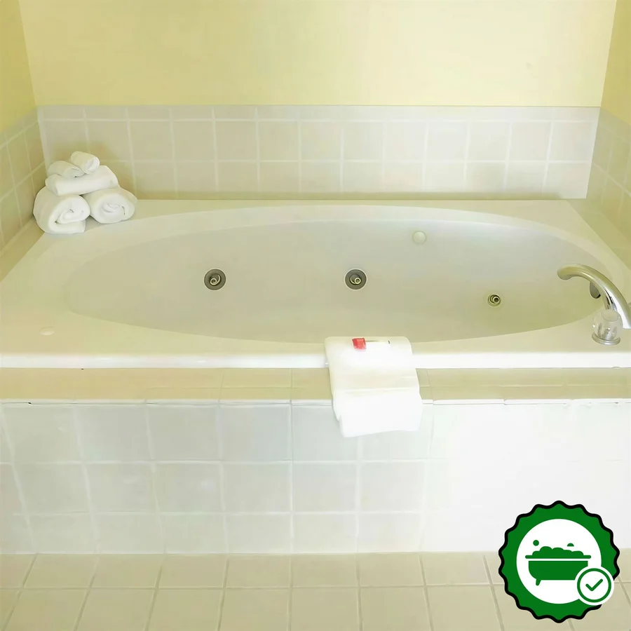 Days Inn & Suites by Wyndham Pocahontas - Verified Jacuzzi In-Room