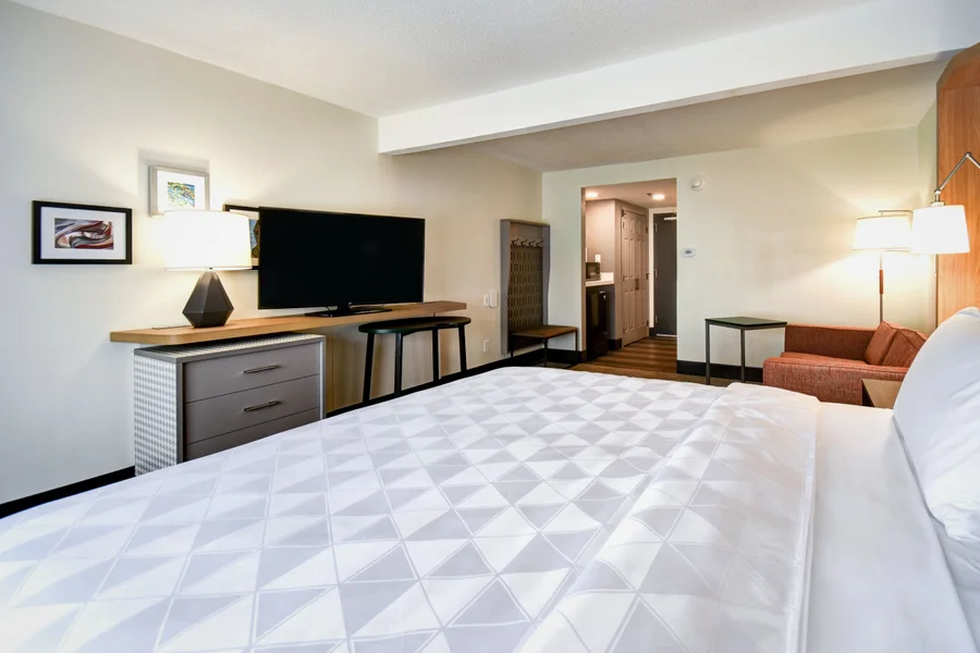 Holiday Inn Allentown-bethlehem By IHG - Guest Room image