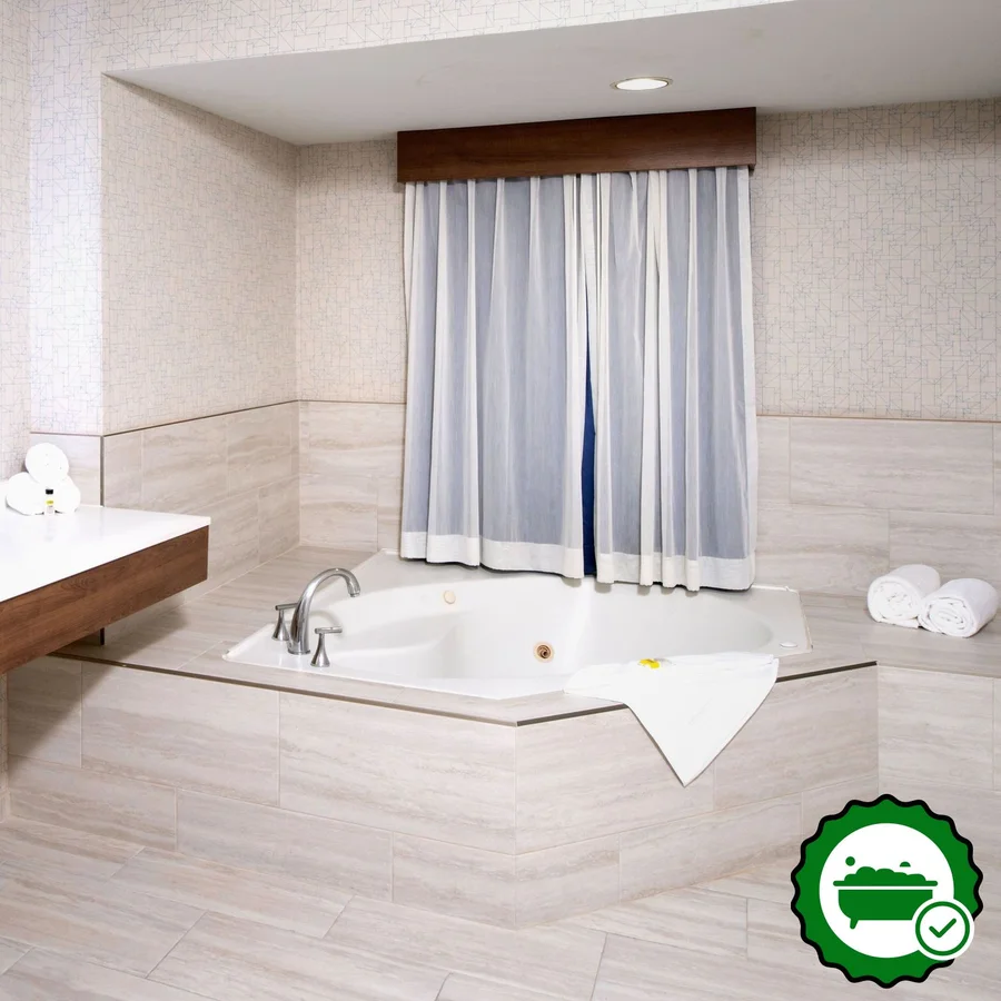 Holiday Inn Express & Suites Los Angeles Downtown West By IHG - Verified Jacuzzi In-Room