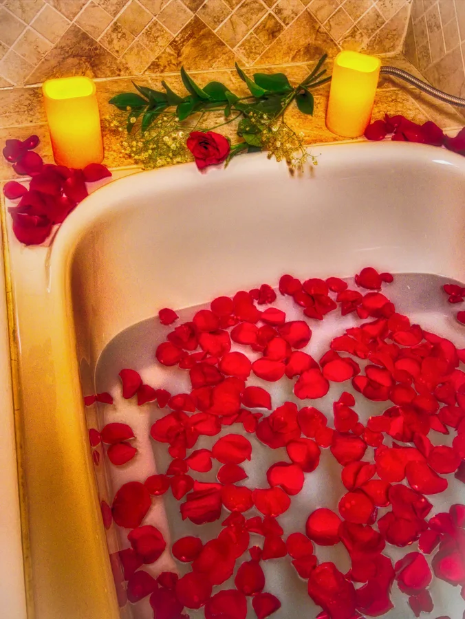 The Lion and The Rose Bed and Breakfast - Featured hot tub