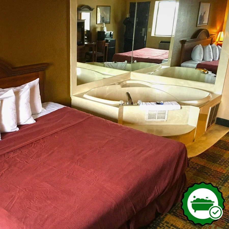 Americas Best Value Inn Livonia Detroit - Verified Jacuzzi In-Room