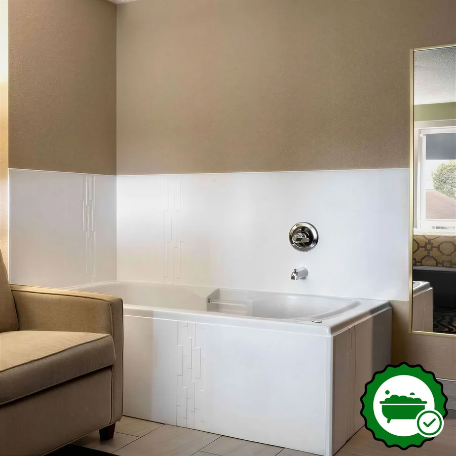 Baymont by Wyndham Georgetown - Verified Jacuzzi In-Room