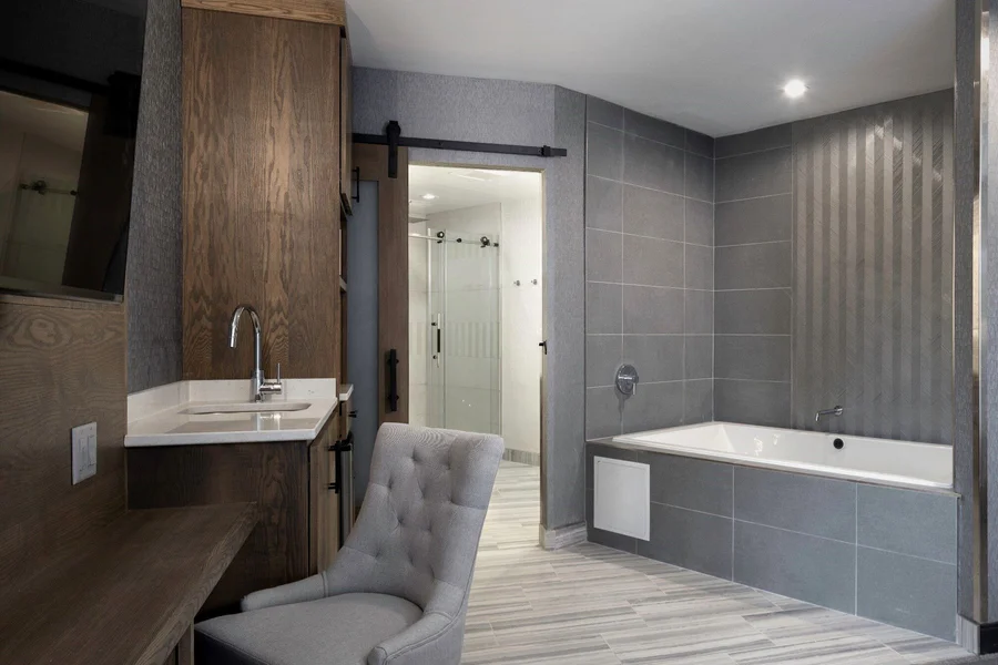 voco Niagara Falls - the Cadence, an IHG Hotel - Featured hot tub