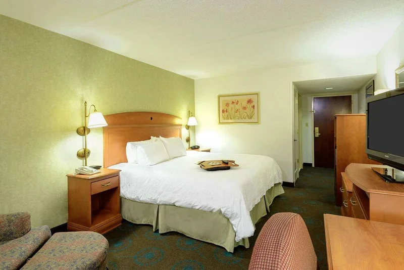 Hampton Inn Mt. Vernon - Guest Room image