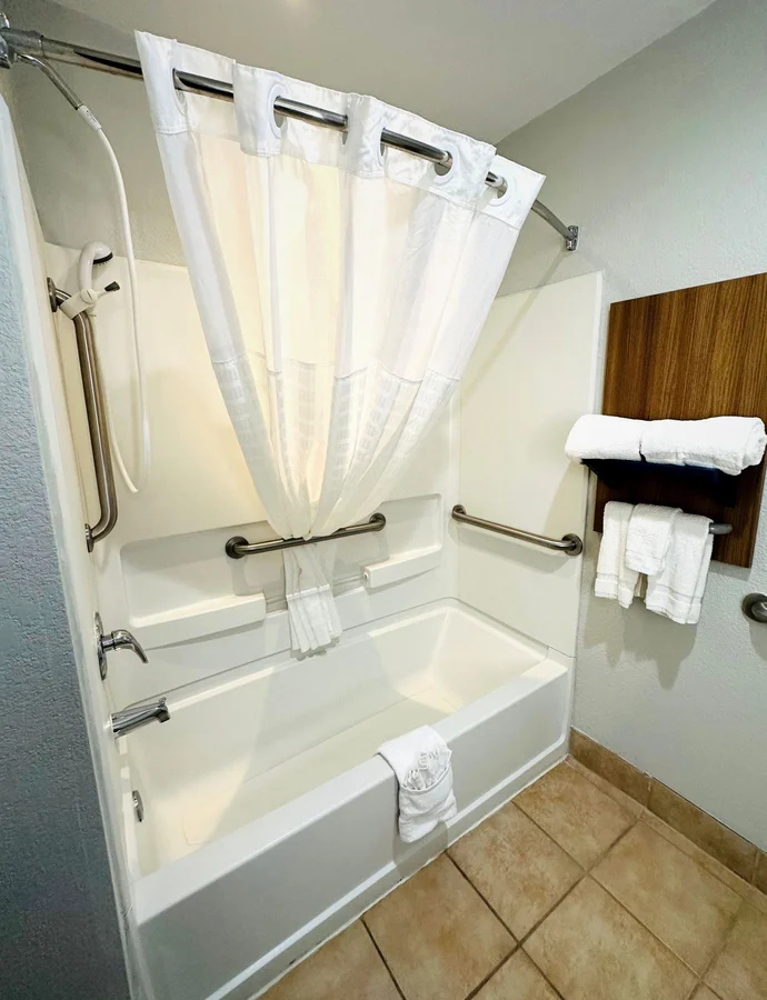 Microtel Inn & Suites by Wyndham Houma - Featured hot tub
