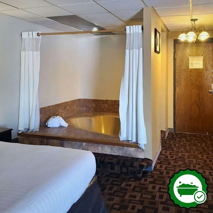 Rodeway Inn McPherson - Verified Jacuzzi In-Room