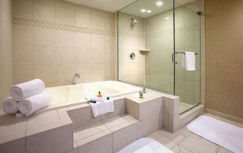 Hilton Chicago/Northbrook - Featured hot tub
