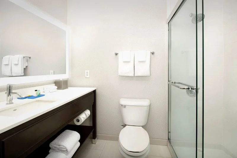 Holiday Inn Express & Suites Puyallup (Tacoma Area), an IHG hotel - Featured hot tub