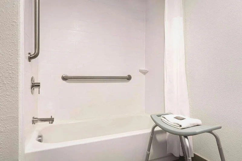 Country Inn & Suites by Radisson, Dunn, NC - Featured hot tub