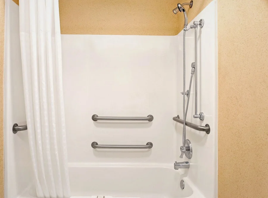 Baymont by Wyndham Pearl - Featured hot tub