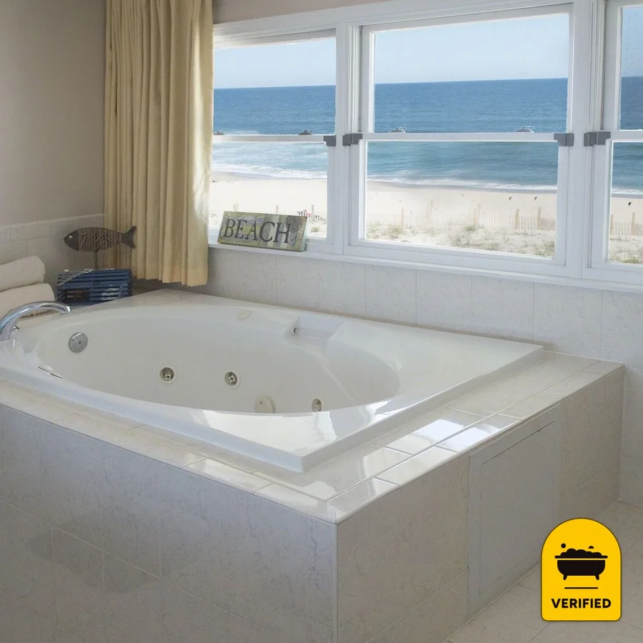 Drifting Sands Oceanfront Hotel: the Oceanspray King Jetted Tub Room in Ship Bottom, NJ