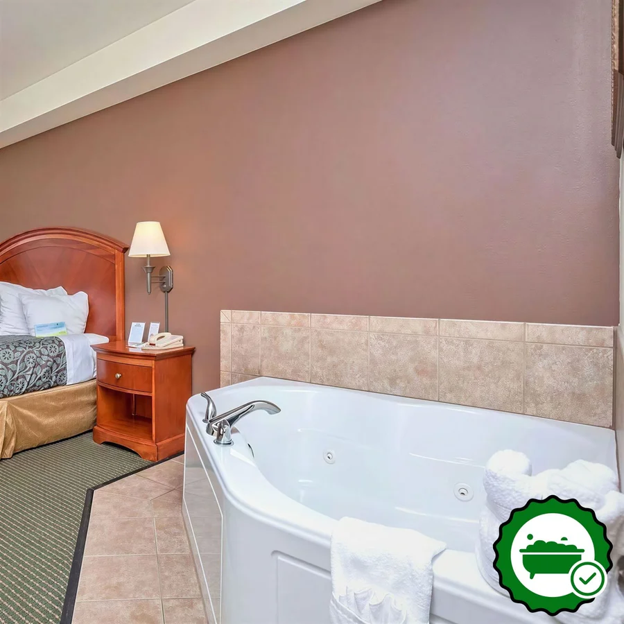 Days Inn by Wyndham Manitou Springs - Verified Jacuzzi In-Room