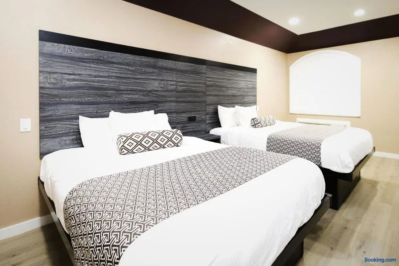Sapphire Inn & Suites - Guest Room image