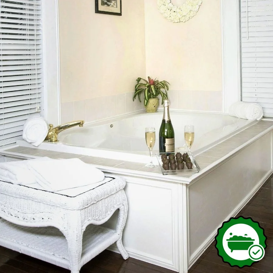Glynn House Inn - Verified Jacuzzi In-Room