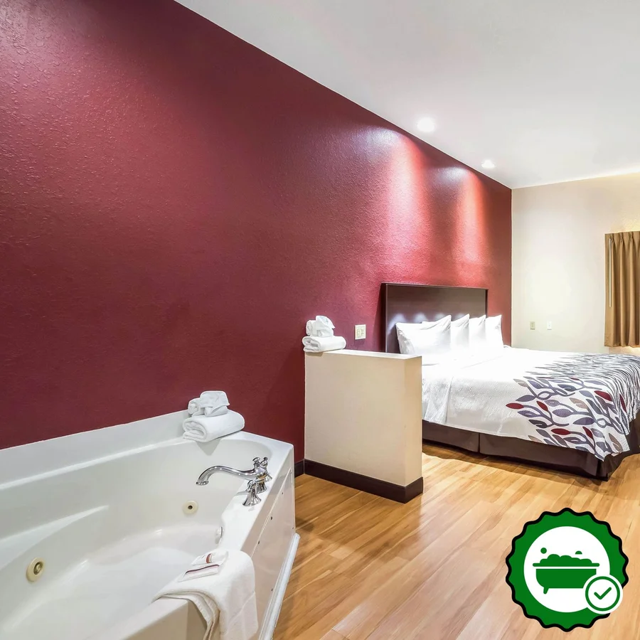 Red Roof Inn Ocala - Verified Jacuzzi In-Room