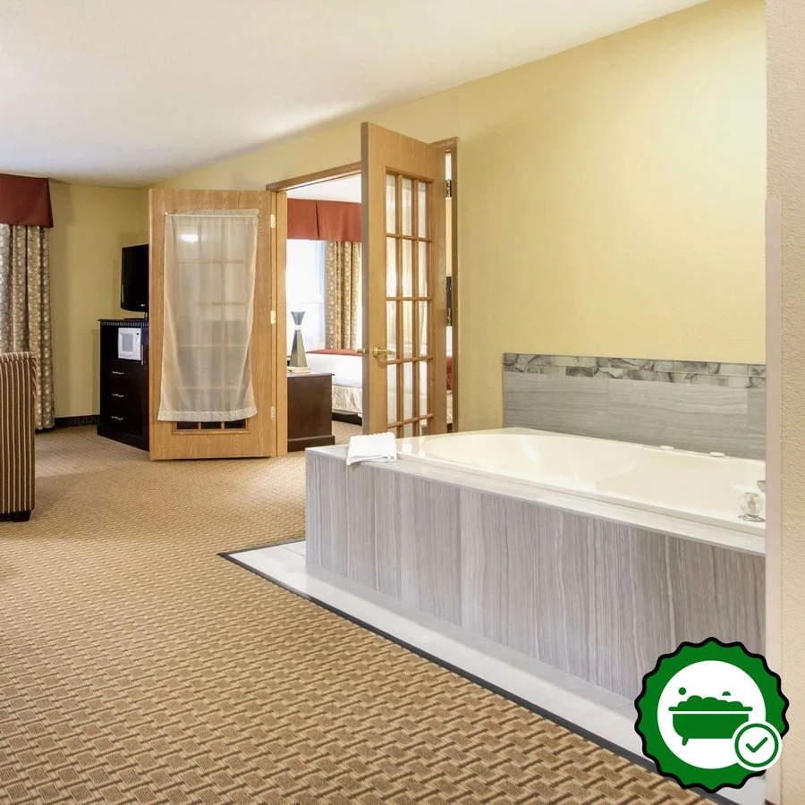 Comfort Suites Wisconsin Dells Area - Verified Jacuzzi In-Room