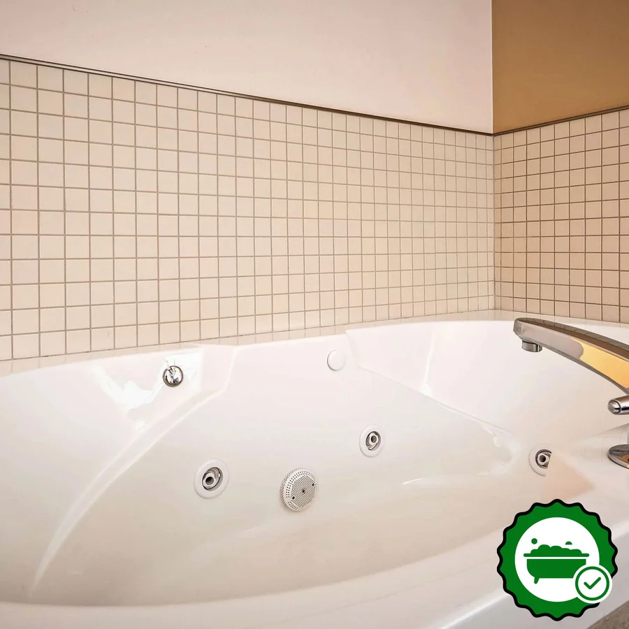 Best Western Brookfield - Verified Jacuzzi In-Room