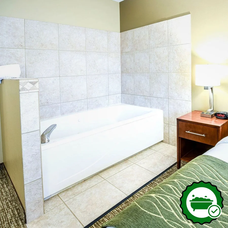Comfort Inn Plover-Stevens Point - Verified Jacuzzi In-Room