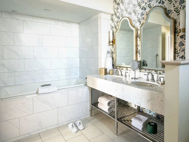Hotel Petersburg, Tapestry Collection By Hilton - Featured hot tub