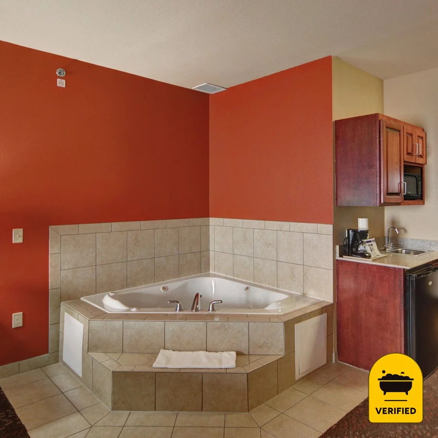 Holiday Inn Express & Suites Altus By IHG, the water at Altus