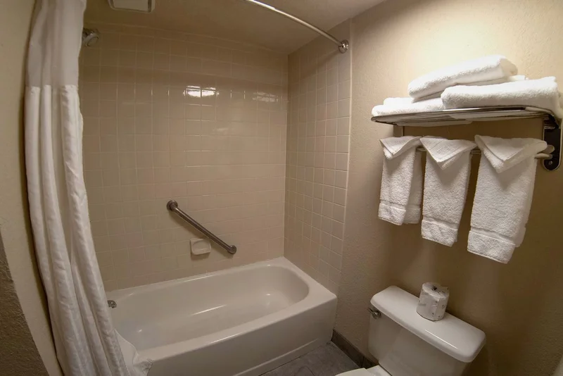 Baymont by Wyndham Shakopee - Featured hot tub