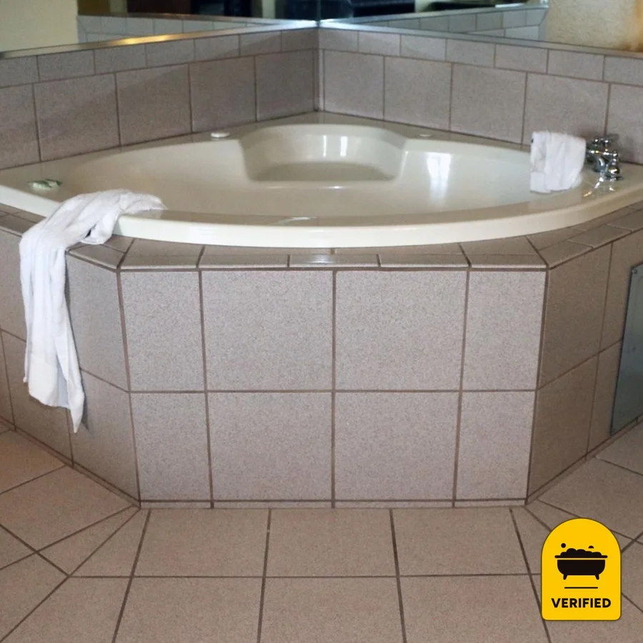 Spark By Hilton Panama City Beach: the King Jacuzzi Suite in Panama City Beach, FL