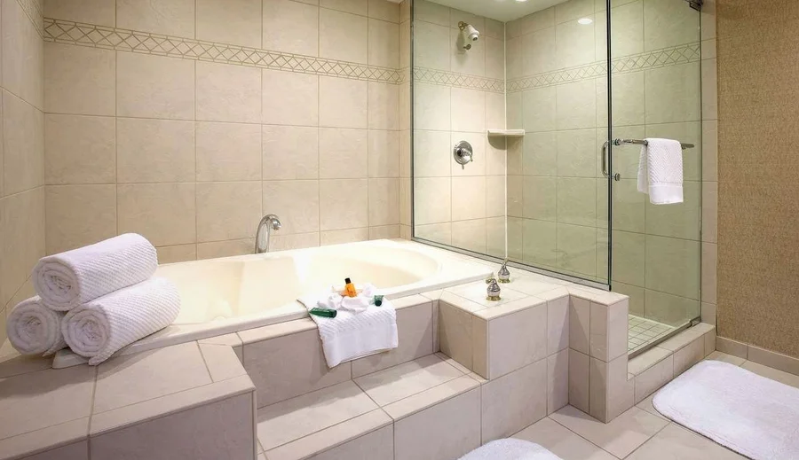 Hilton Chicago/Northbrook - Featured hot tub
