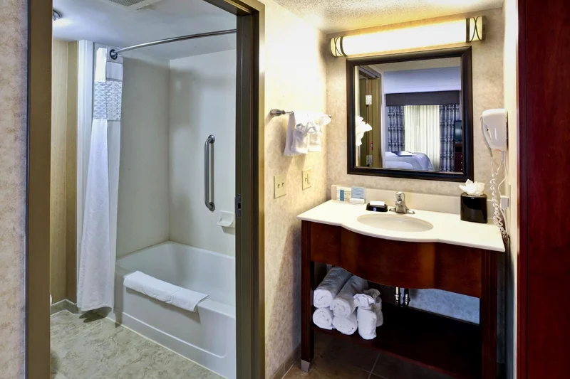 Hampton Inn & Suites Richmond/Virginia Center - Featured hot tub