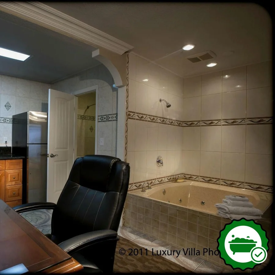 Crystal Lodge Motel - Verified Jacuzzi In-Room