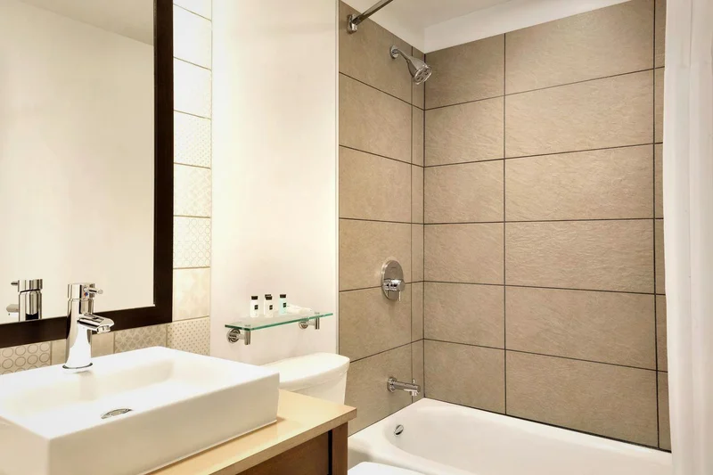 Country Inn & Suites by Radisson, Seattle-Tacoma International Airport, WA - Featured hot tub