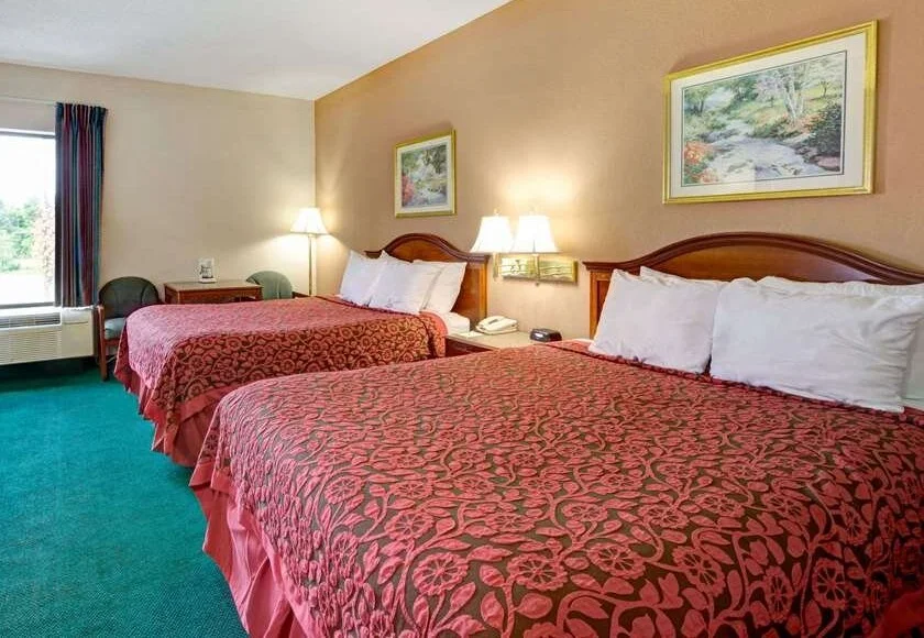 Days Inn & Suites by Wyndham Louisville SW - Guest Room image