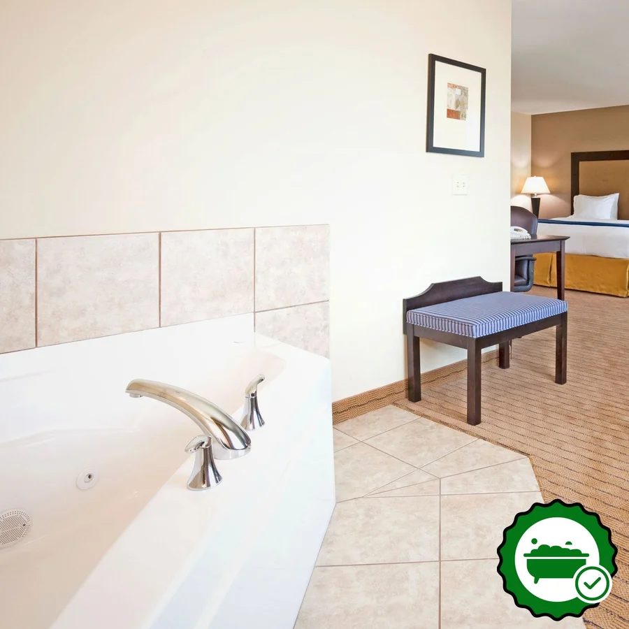 Holiday Inn Express & Suites Madison-verona By IHG - Verified Jacuzzi In-Room