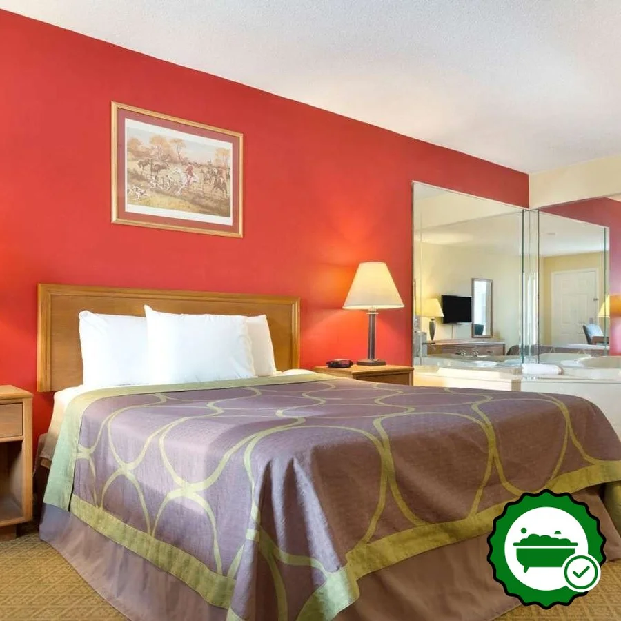 Super 8 by Wyndham Lancaster - Verified Jacuzzi In-Room