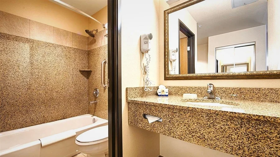 Best Western Territorial Inn & Suites - Featured hot tub