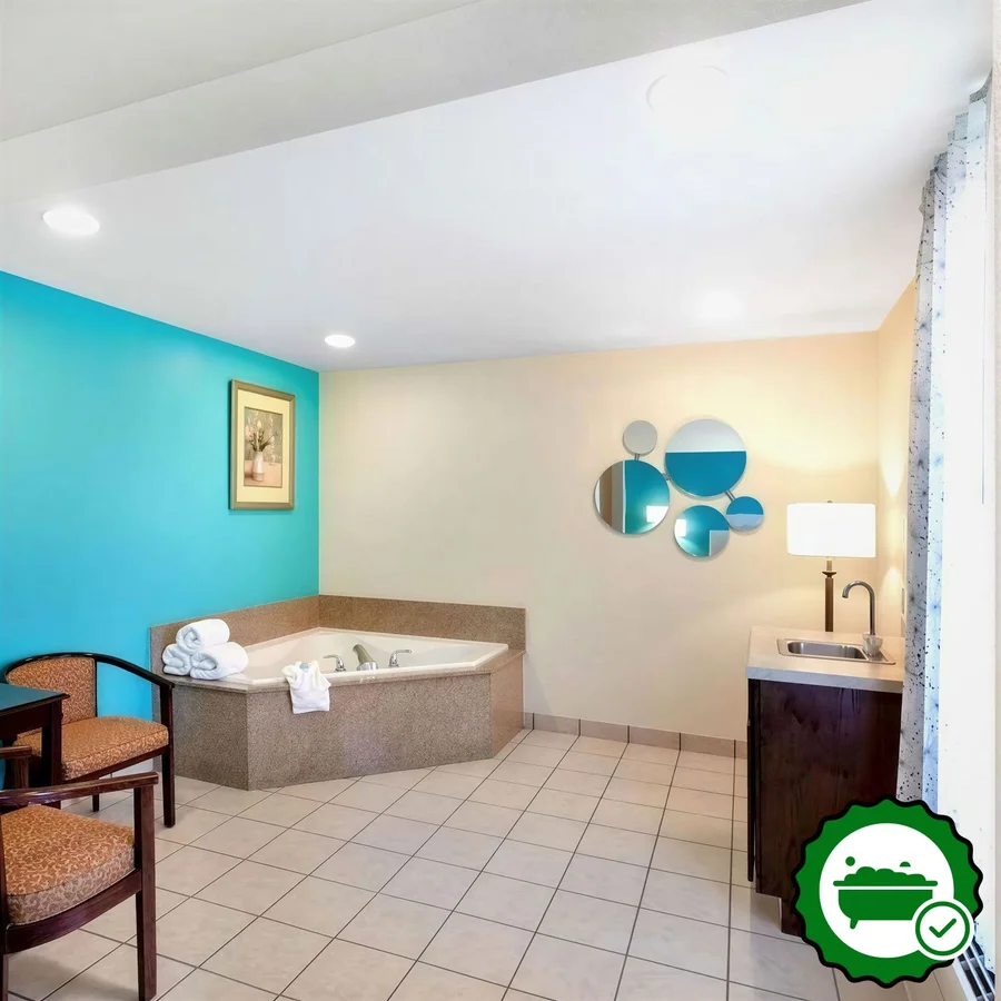 Howard Johnson by Wyndham Houma - Verified Jacuzzi In-Room