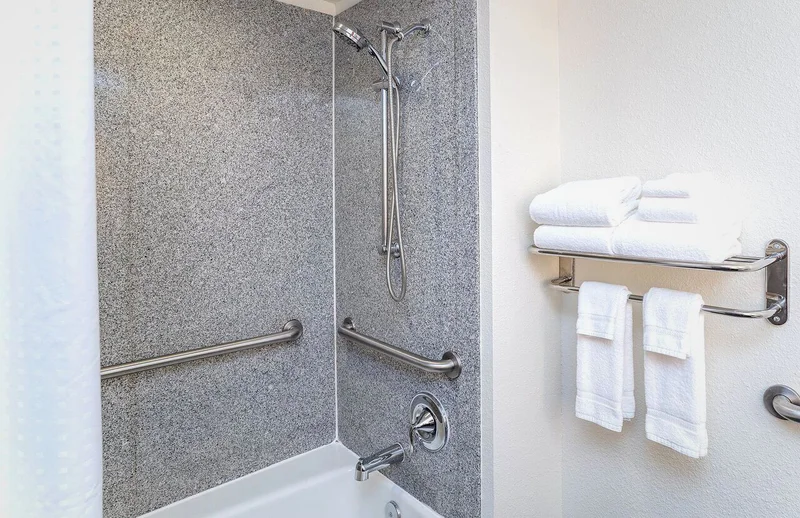 Holiday Inn & Suites Beaufort @ Highway 21 By IHG - Featured hot tub