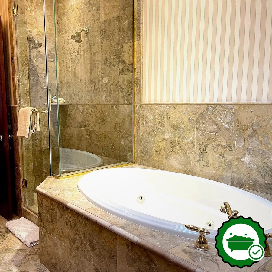 Celebrity Boutique Hotel - Verified Jacuzzi In-Room