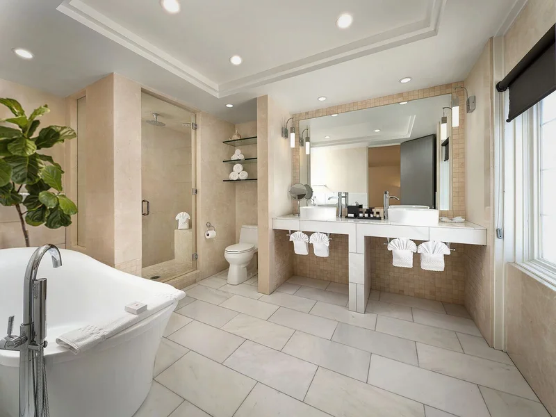 La Valencia Hotel - Featured hot tub