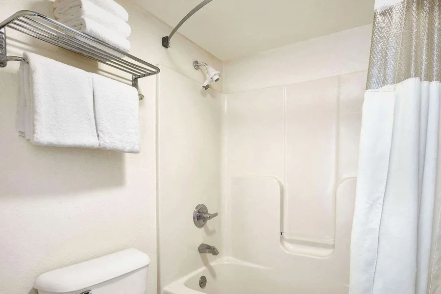 Days Inn by Wyndham Lexington - Featured hot tub