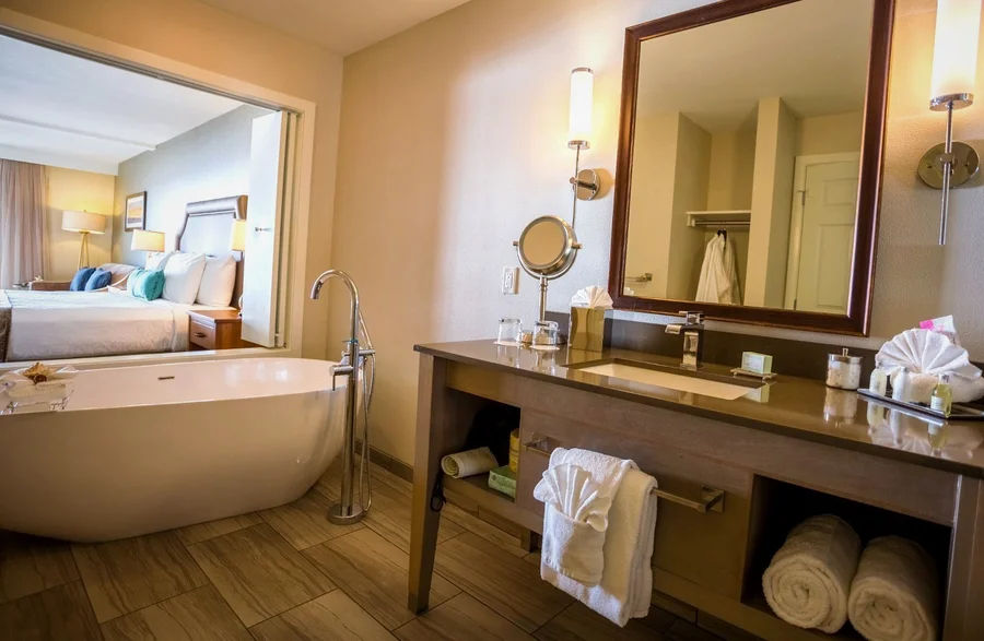 Inn at Nye Beach - Featured hot tub