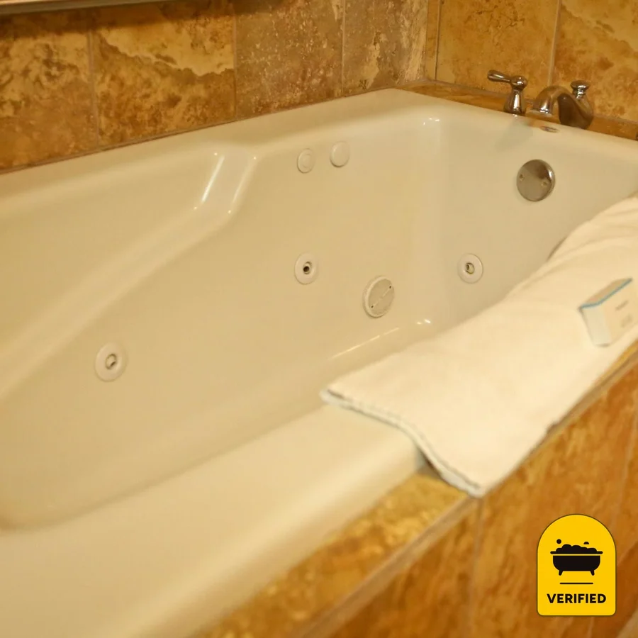 Hampton Inn & Suites Jennings: the King Jetted Tub Suite in Jennings, LA