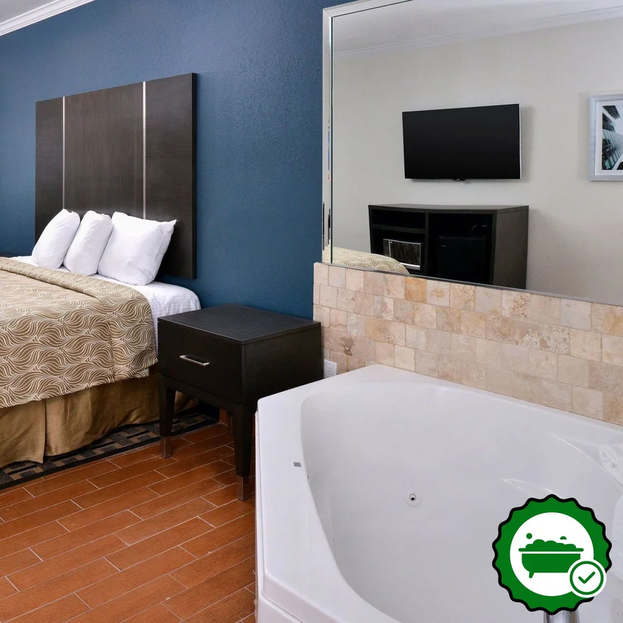 Regency Inn and Suites - Verified Jacuzzi In-Room
