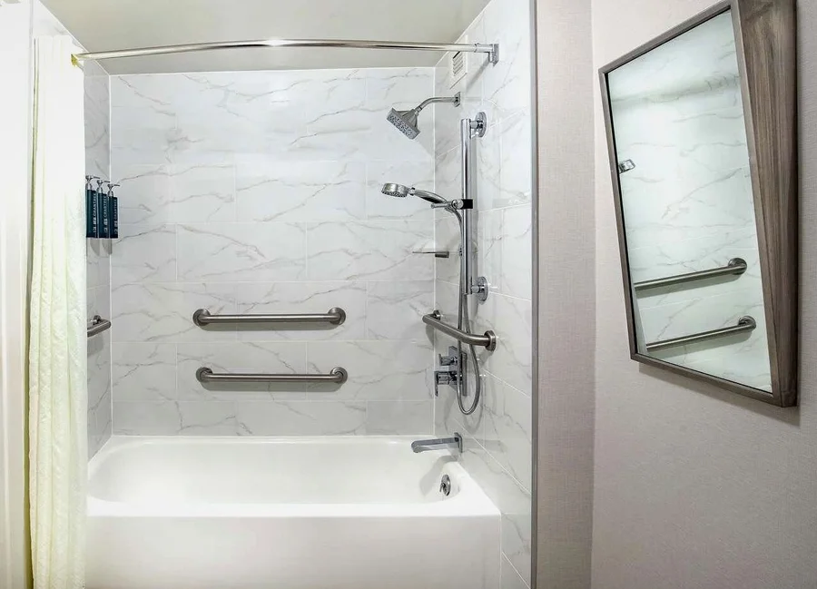 Hilton Greenville - Featured hot tub
