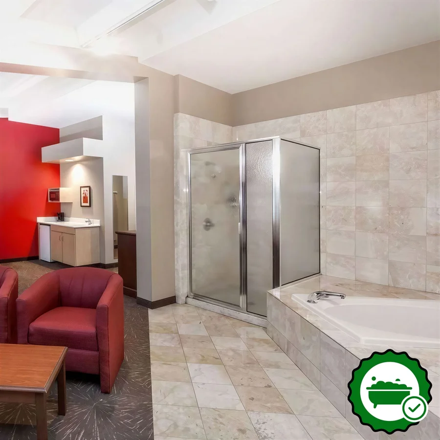Ramada Hotel & Conference Center by Wyndham Hammond - Verified Jacuzzi In-Room
