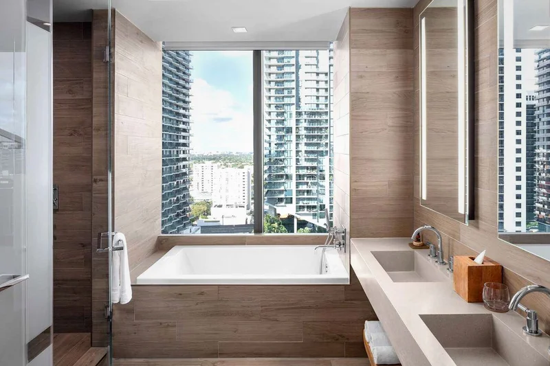 East Miami - Featured hot tub