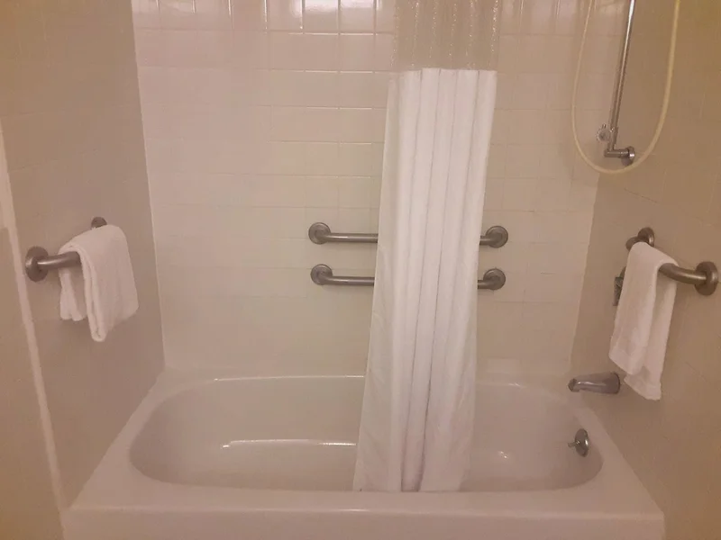 The Charles Inn - Featured hot tub
