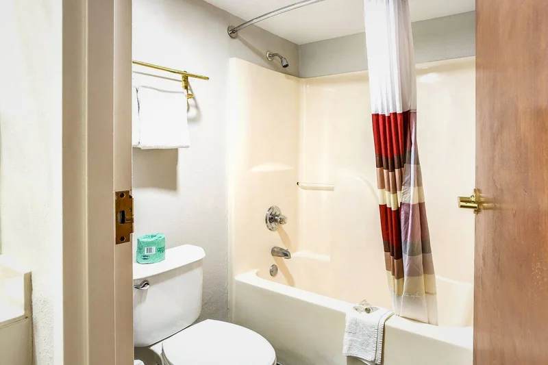 Red Roof Inn Fayetteville I-95 - Featured hot tub