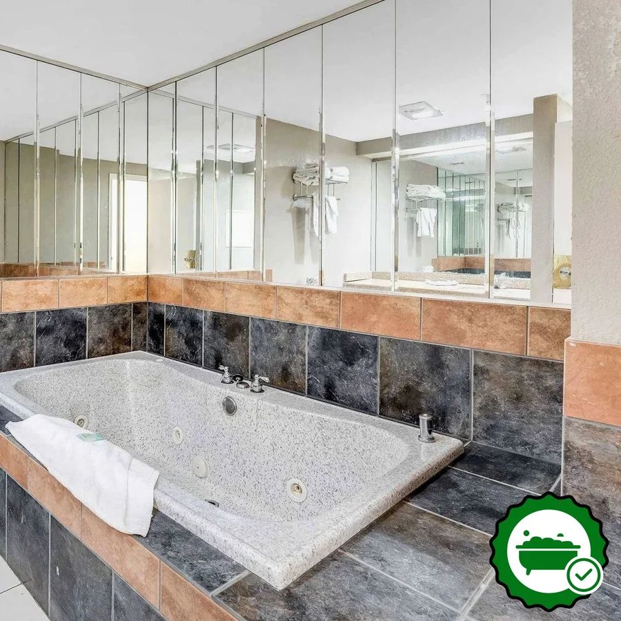 Red Carpet Inn & Suites - Northeast Philadelphia - Verified Jacuzzi In-Room